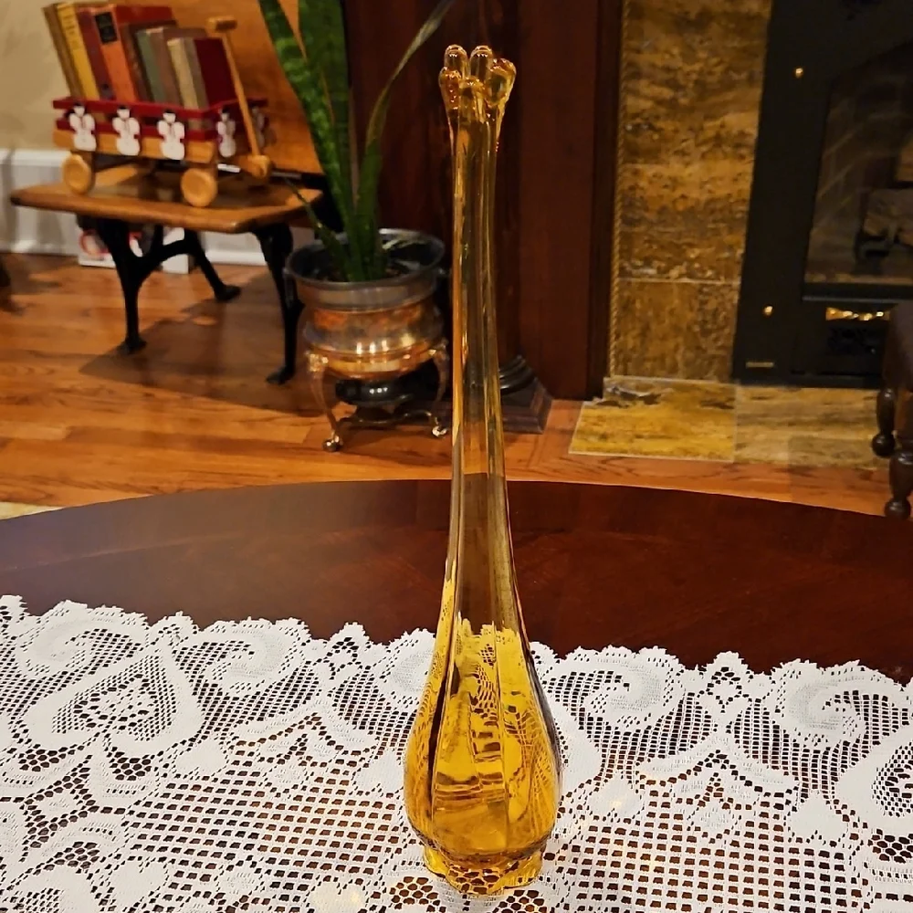 VTG L.E. Smith Amber Swung Glass Vase MCM 6-Petal Footed Base, UV Reactive